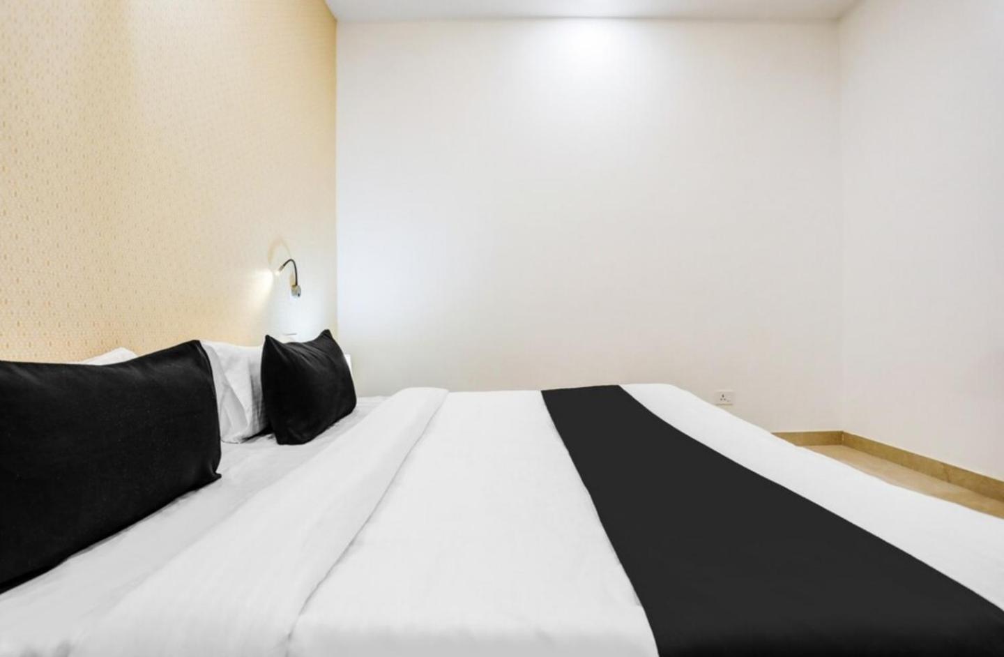 The Grand Blue Hotel Greater Noida Exterior photo